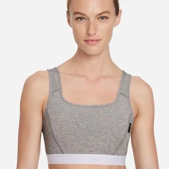 Nike Dri-Fit Swoosh Soft Tee Women’s Sports Bra Active Wear - Picture 1 of 8